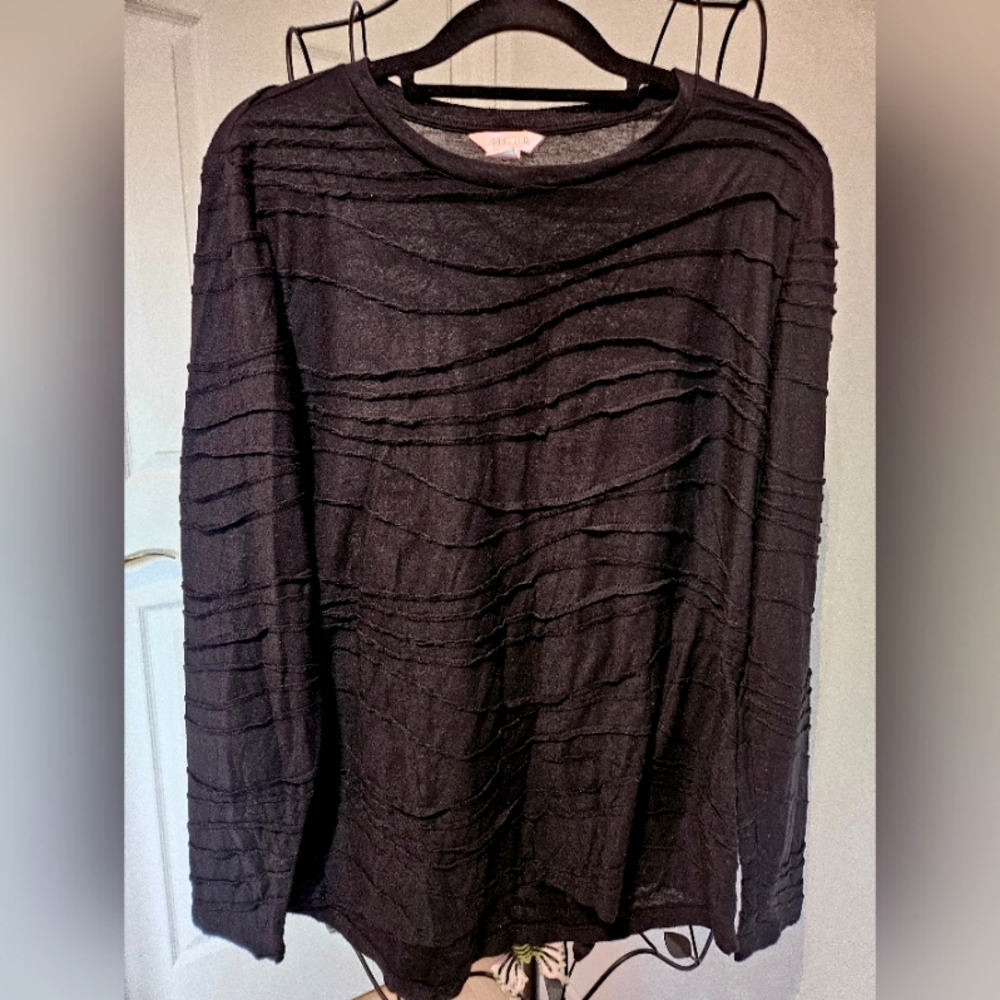 Black Textured Long Sleeve Topโ